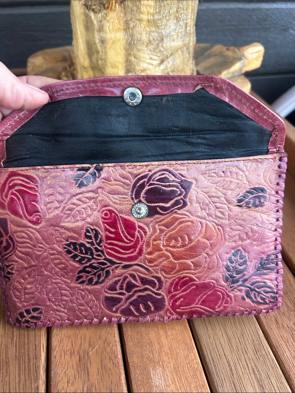 70’s Hand-Tooled Floral Leather Wallet Clutch from Guadalajara, Mexico. - Picture 5 of 7